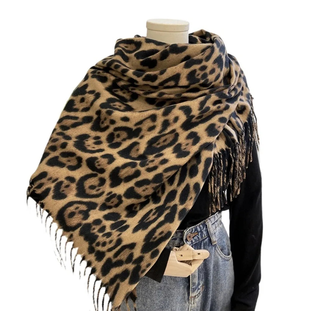 Luxury Leopard Print Cashmere-Feel Scarf – Soft, Warm & Stylish Pashmina Shawl with Fringe!