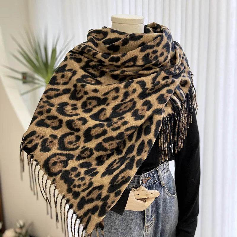 Luxury Leopard Print Cashmere-Feel Scarf – Soft, Warm & Stylish Pashmina Shawl with Fringe!