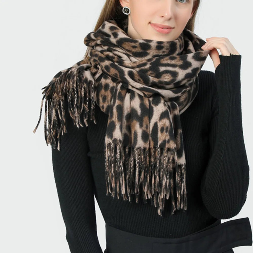 Luxury Leopard Print Cashmere-Feel Scarf – Soft, Warm & Stylish Pashmina Shawl with Fringe!