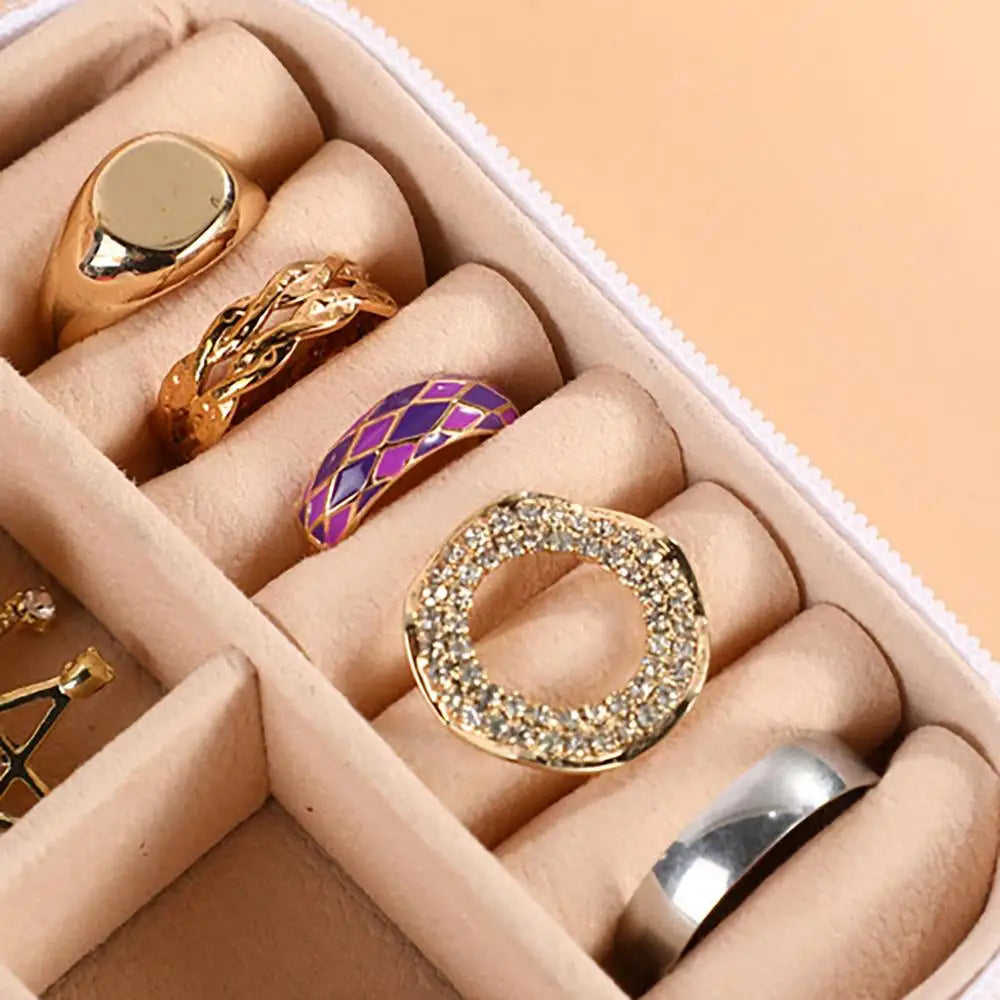 Stylish Travel Jewelry Case – Portable Organizer for Rings, Earrings & Necklaces