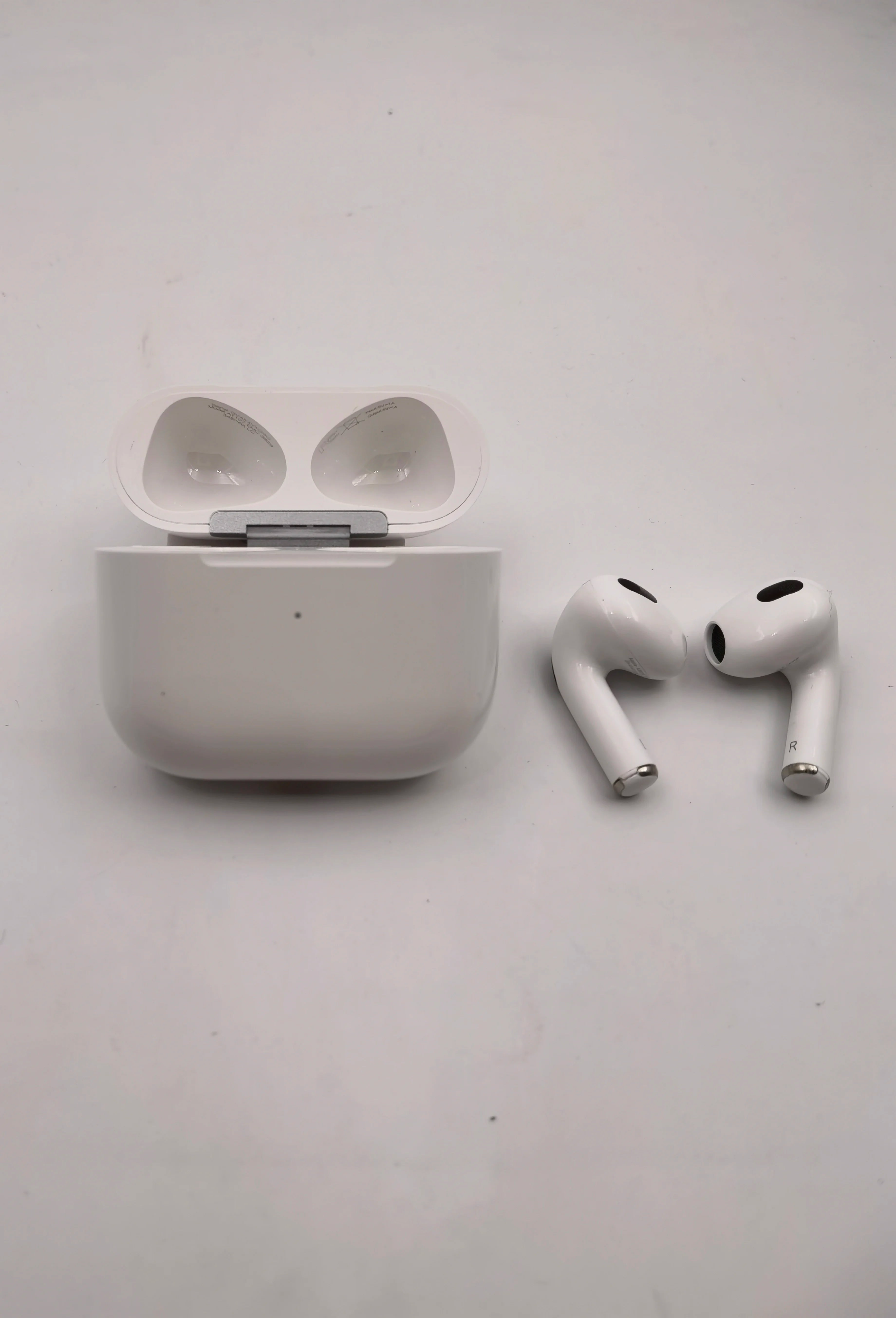 Original Apple Airpods Pro2 3 USB-C Wireless Bluetooth Earbuds Active Noise Cancellation with Charging Case for IPhone iPad