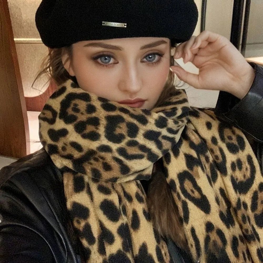 Luxury Leopard Print Cashmere-Feel Scarf – Soft, Warm & Stylish Pashmina Shawl with Fringe!