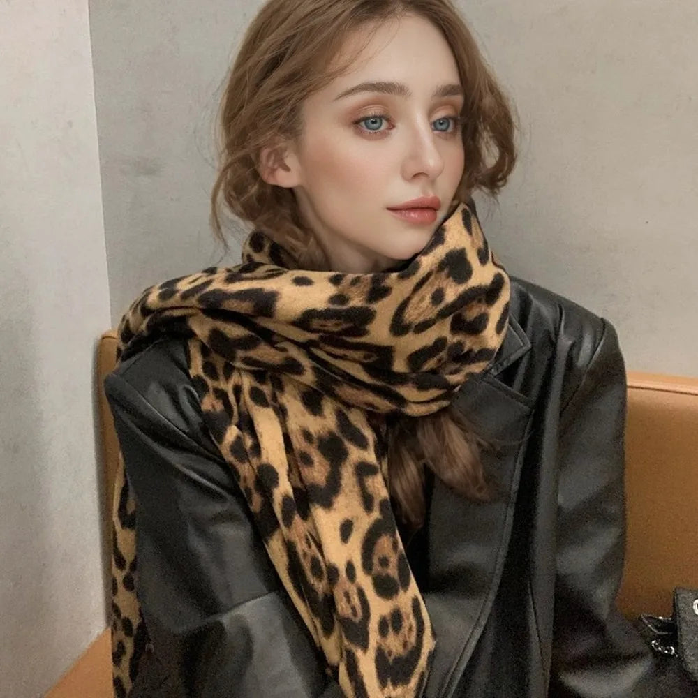 Luxury Leopard Print Cashmere-Feel Scarf – Soft, Warm & Stylish Pashmina Shawl with Fringe!