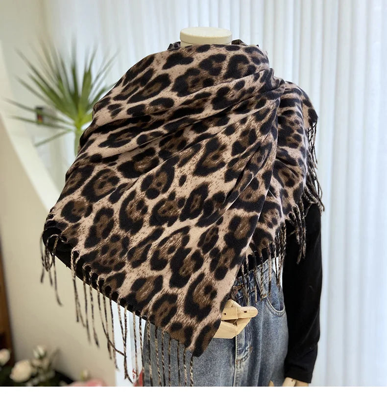 Luxury Leopard Print Cashmere-Feel Scarf – Soft, Warm & Stylish Pashmina Shawl with Fringe!