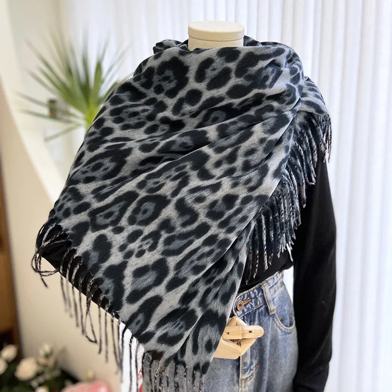 Luxury Leopard Print Cashmere-Feel Scarf – Soft, Warm & Stylish Pashmina Shawl with Fringe!