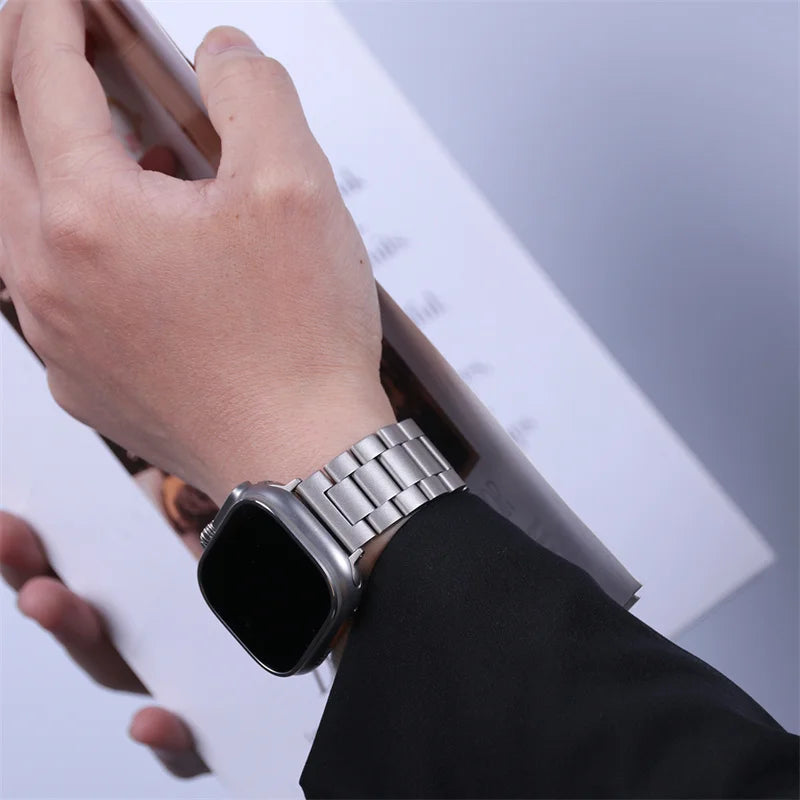Premium Stainless Steel Strap for Apple Watch – Elegant Metal Bracelet (Ultra/Series 10/9) ✨